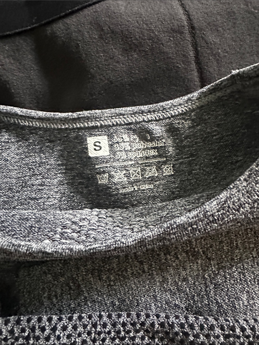 lululemon , NVGTN (S) leggings and Small crop top with thumb holes 🤗 - Picture 4 of 8